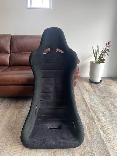 Car Make Corns Bucket Seat (Black / Green Stitching)