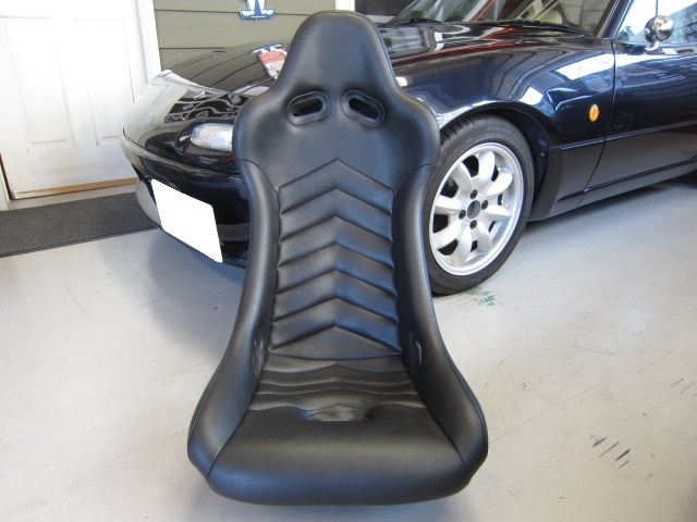 Car Make Corns Bucket Seat (Black Arrow Design Leather)